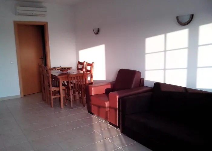 Charming 2-bed In Olhos De Agua *