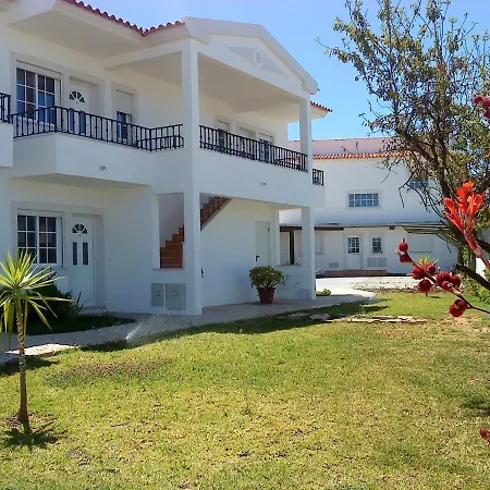 Апартаменты Charming 2-bed In Olhos De Agua *